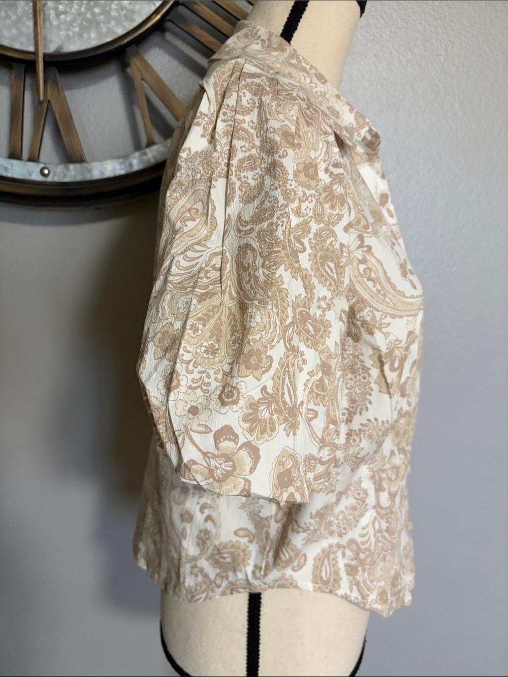 BAGATELLE White with tan flora print Puff Sleeve Button-Front Women's Shirt - Picture 7 of 10
